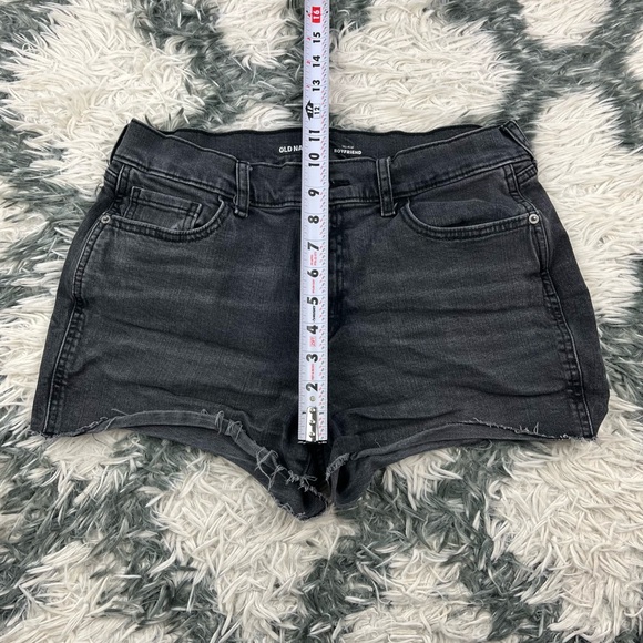 Old Navy Women’s Black Mid-Rise Boyfriend Jean Shorts Size 8 - Picture 4 of 8